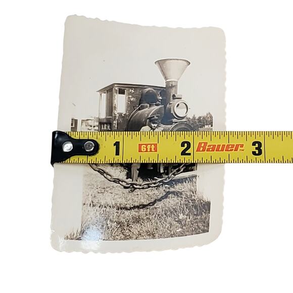 Vtg Man Posing with Parked Steam Engine Original Monochrome Photography Portrait - Picture 3 of 4